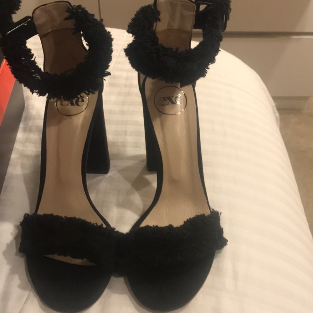 Ladies RUFFLED strap suede pumps. GORGEOUS Stunning sandals